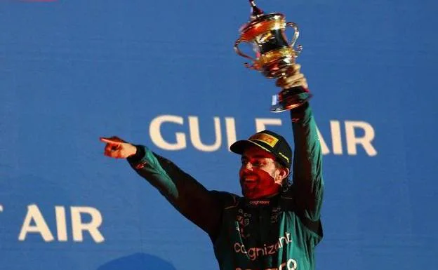 Fernando Alonso, en el podio./REUTERS