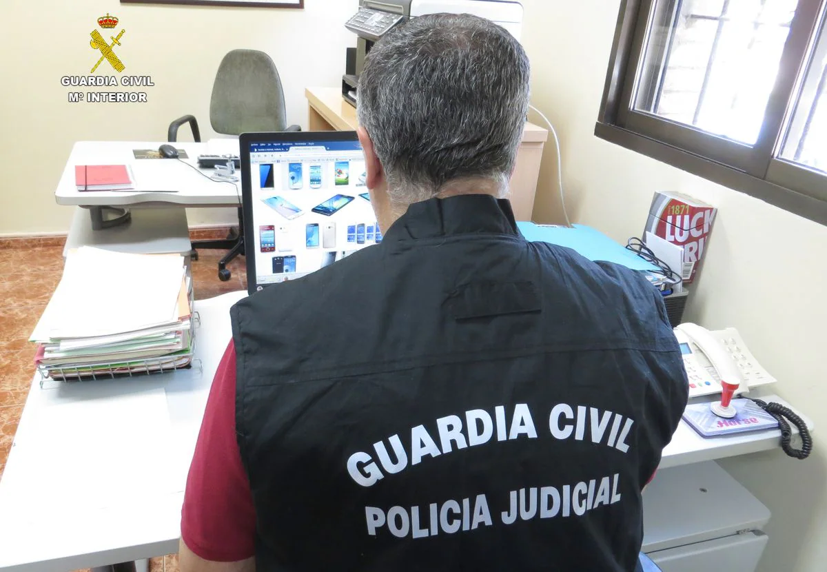 La Guardia Civil Detiene A Cinco Personas Como Presuntas Autoras De ...